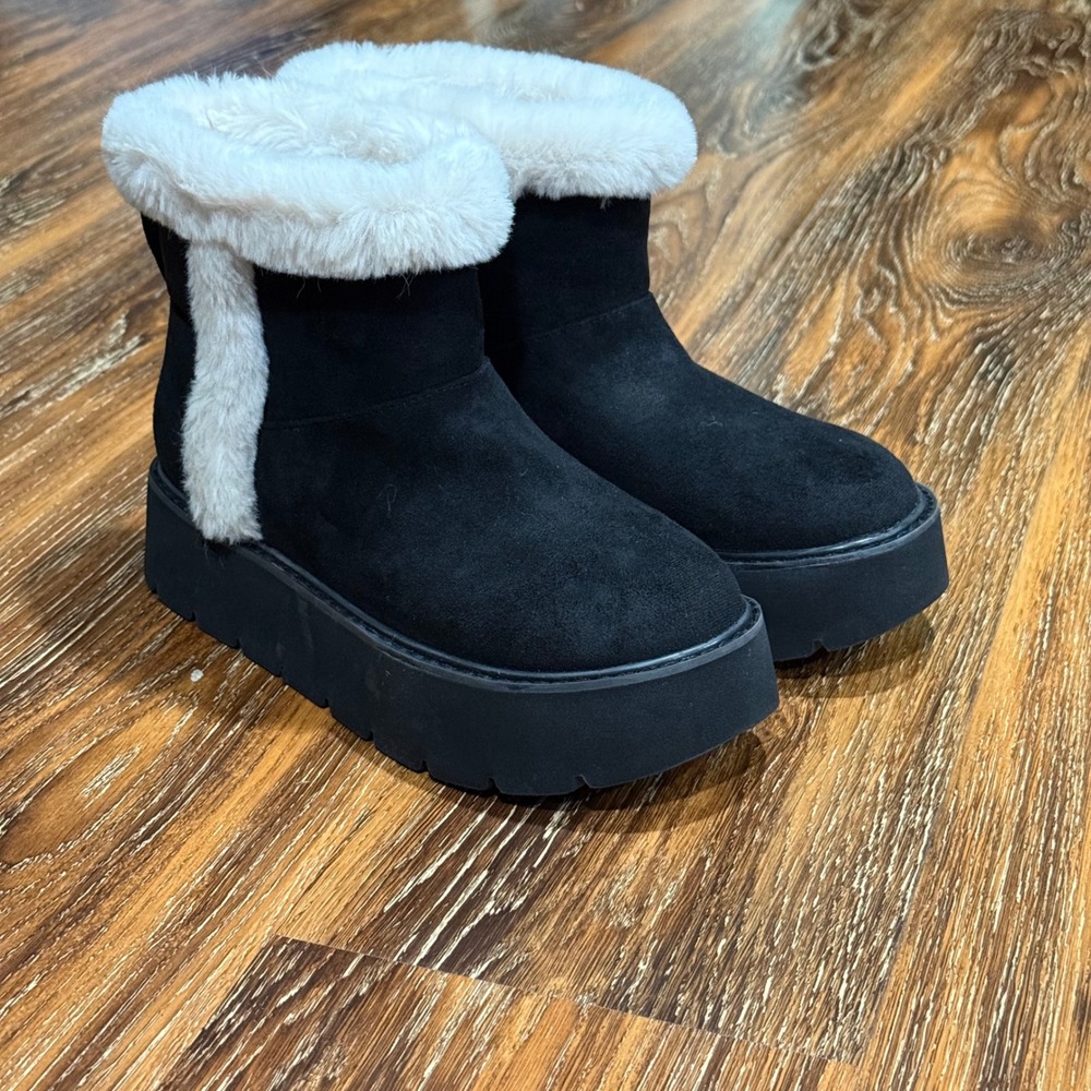 Time and Tru Womens Black Faux Suede Platform Ankle Boots Faux Fur Trim Size 6